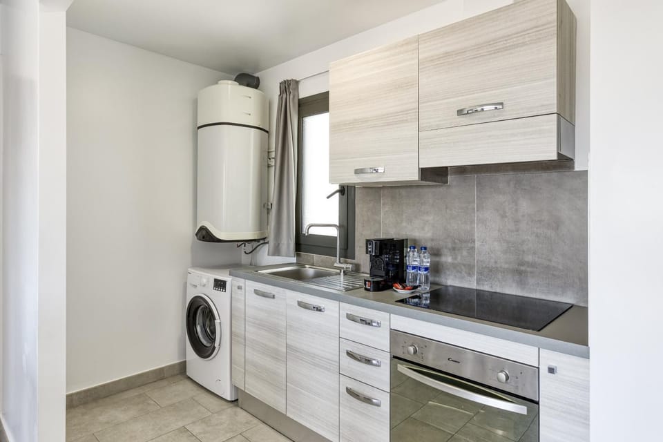 Kitchen or kitchenette, Living room