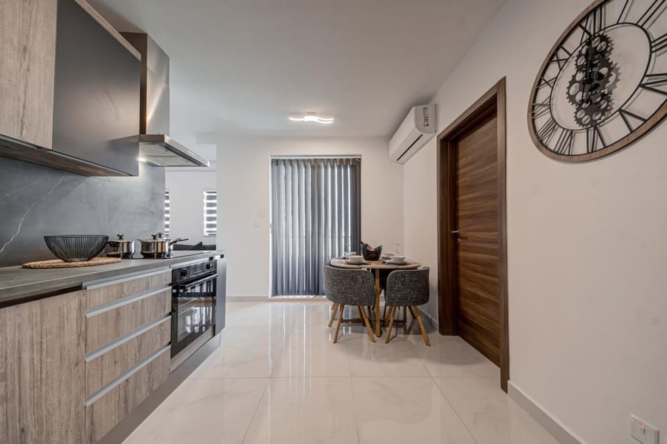 Kitchen or kitchenette, Dining area, minibar, pet friendly, stove