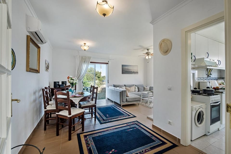 Kitchen or kitchenette, Living room, Seating area, Dining area, pet friendly