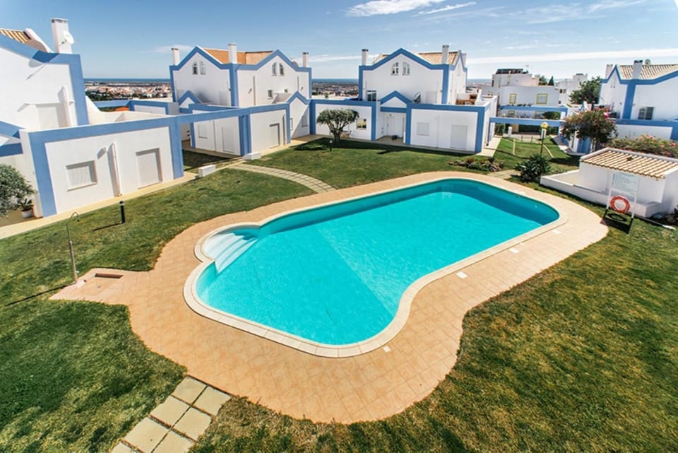 Day, Neighbourhood, Pool view, Swimming pool