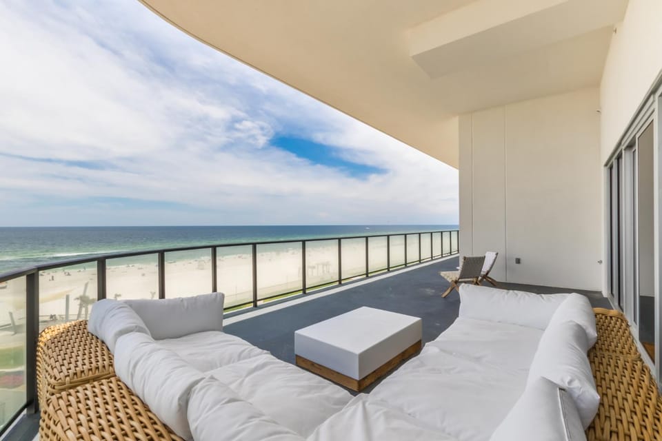 View (from property/room), Balcony/Terrace, Seating area, sunbed