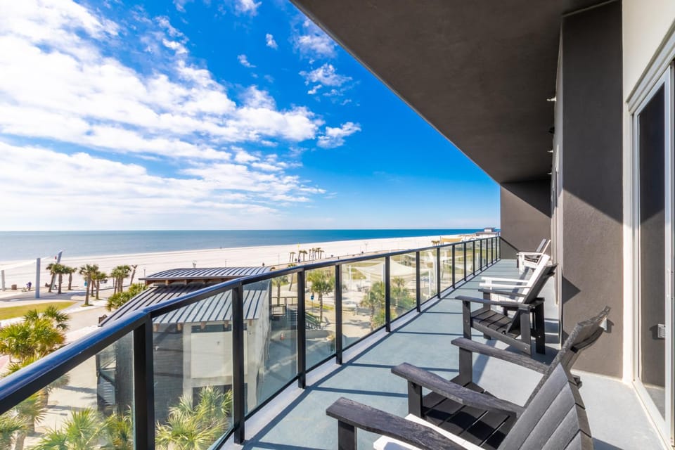 View (from property/room), Balcony/Terrace, Seating area, Sea view, sunbed