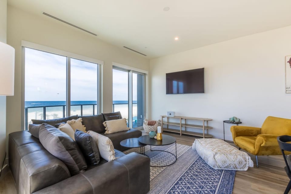 TV and multimedia, Living room, Seating area, Evening entertainment, Sea view