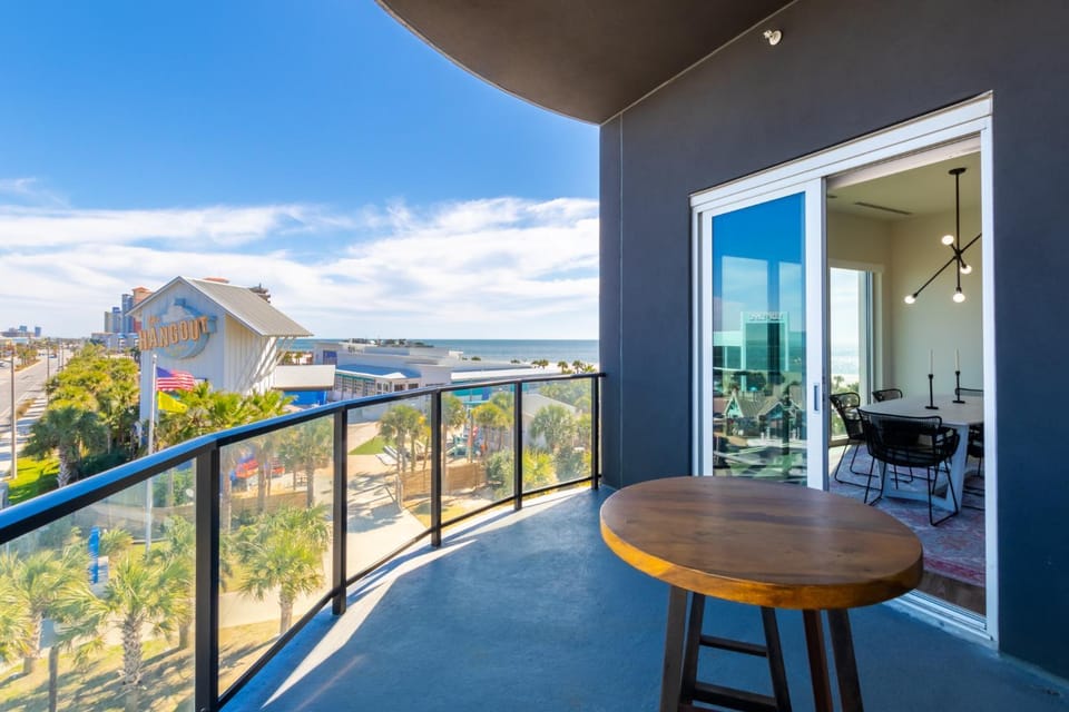 Property building, View (from property/room), Balcony/Terrace