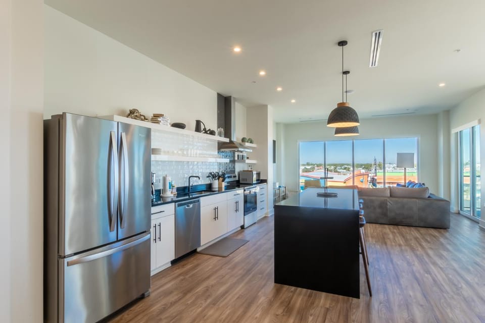 Kitchen or kitchenette, Dining area, dishwasher, minibar, pet friendly, stove