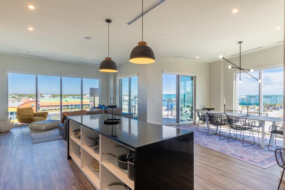 Living room, Dining area