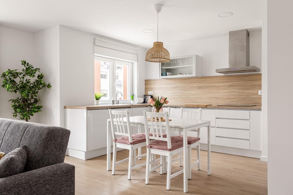 Kitchen or kitchenette, Living room, Seating area, Dining area, pet friendly, stove