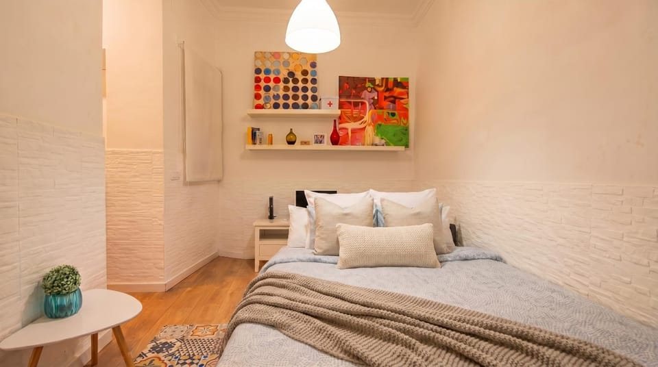 Bed, Seating area, Bedroom