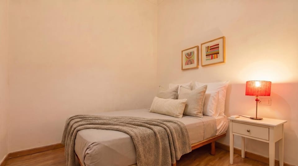 Bed, Photo of the whole room, Bedroom