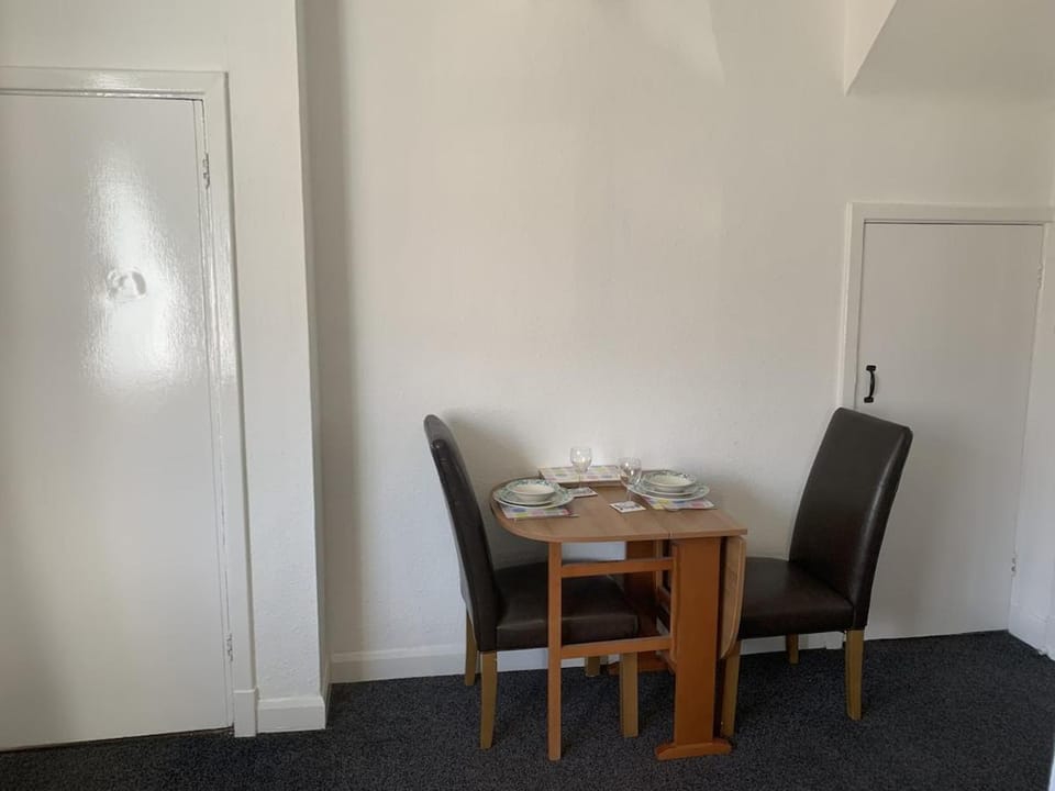 Ratcliffe House - Spacious 3 bedroom House in Sileby Bed and Breakfast in Charnwood