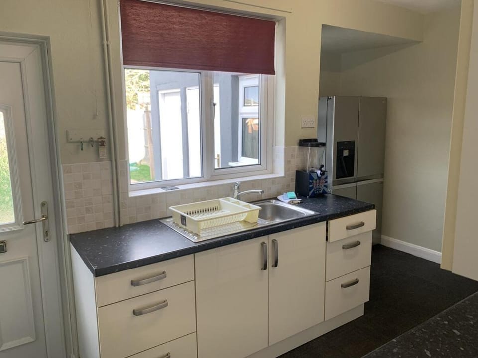 Ratcliffe House - Spacious 3 bedroom House in Sileby Bed and Breakfast in Charnwood
