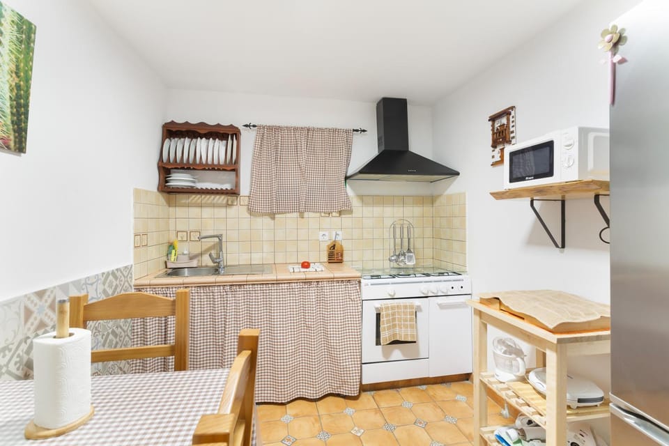 Kitchen or kitchenette, Living room