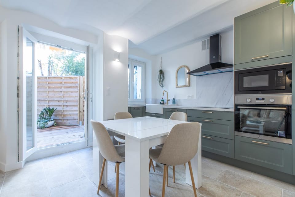 Kitchen or kitchenette, Living room, Seating area, Dining area, dishwasher, minibar, pet friendly, stove