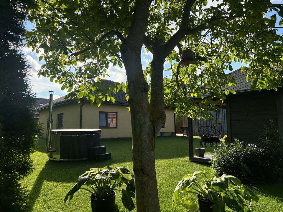 Property building, Day, Garden, Hot Tub, Balcony/Terrace