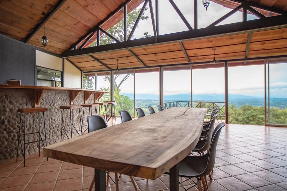 Restaurant/places to eat, Dining area