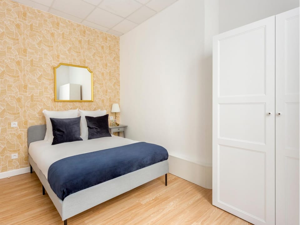 Bed, Photo of the whole room, Bedroom, wardrobe