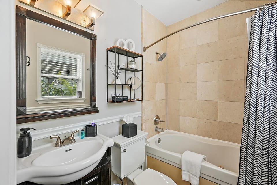 Shower, Bathroom, Bath, towels