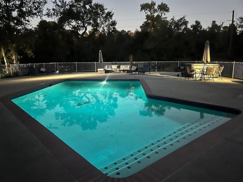 The Blue Ranch @ The Lake Villa in The Woodlands