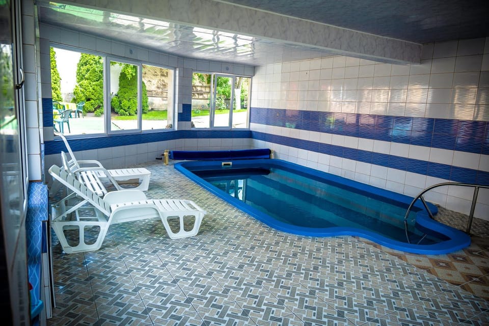 Pensiunea Larisa Bed and Breakfast in Romania