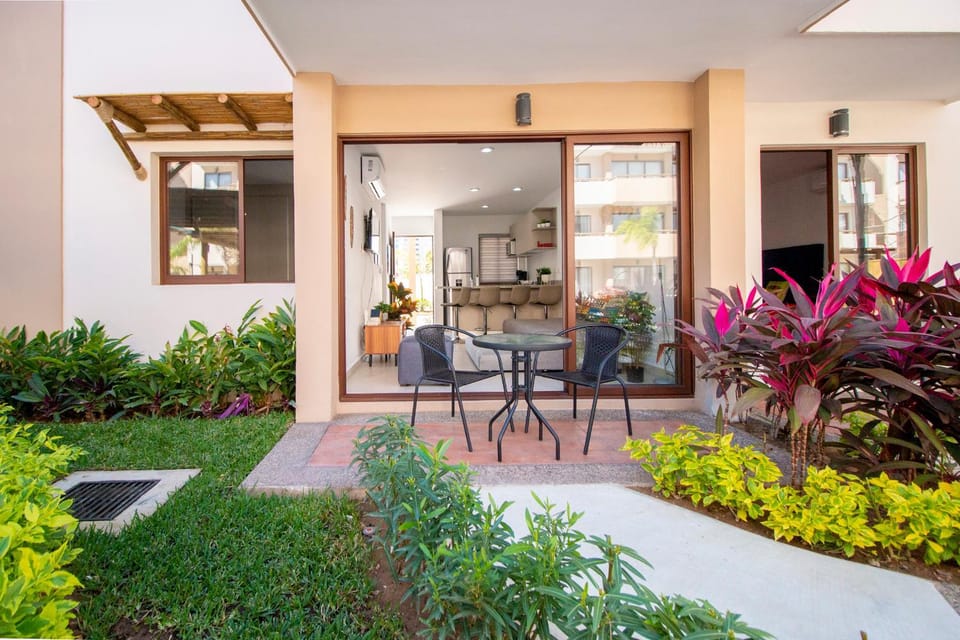 Property building, Patio, Spring, Day, Garden, Garden view