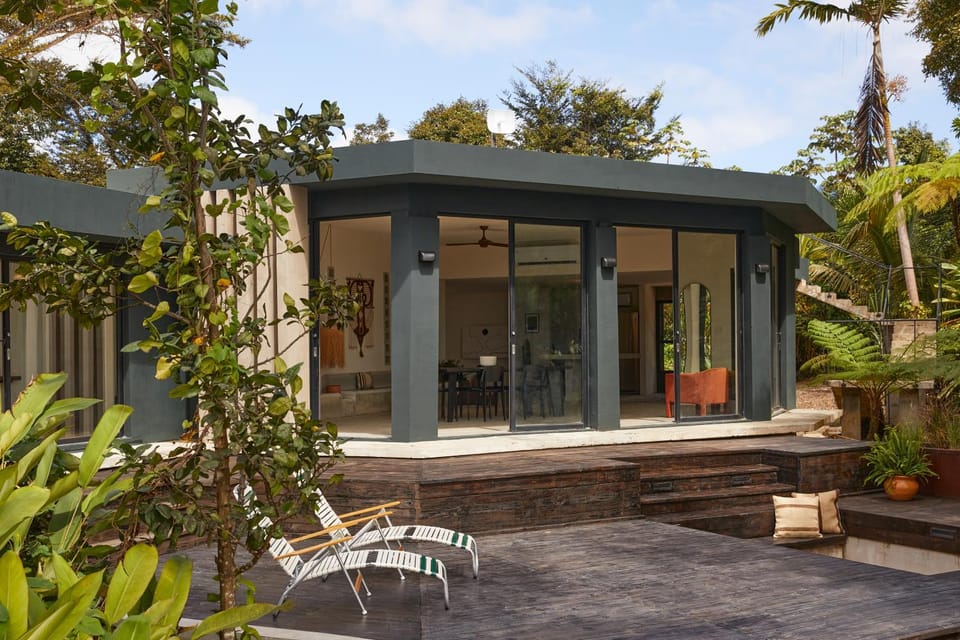 Property building, Patio, Garden, Balcony/Terrace