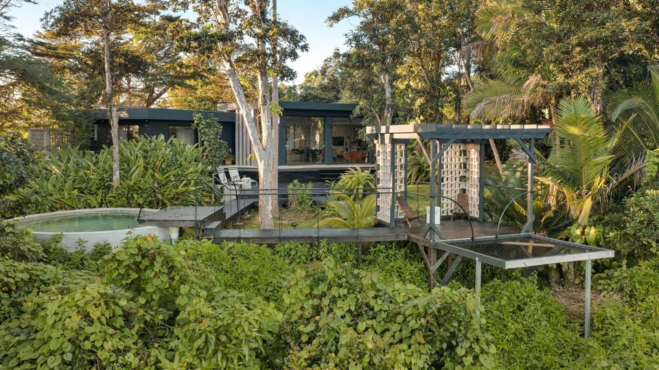Property building, Balcony/Terrace, Balcony/Terrace, Swimming pool