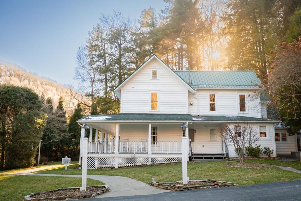 Property building, Day, Natural landscape
