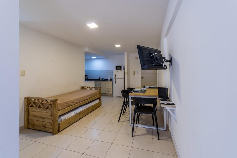 TV and multimedia, Kitchen or kitchenette, Living room, Seating area, oven