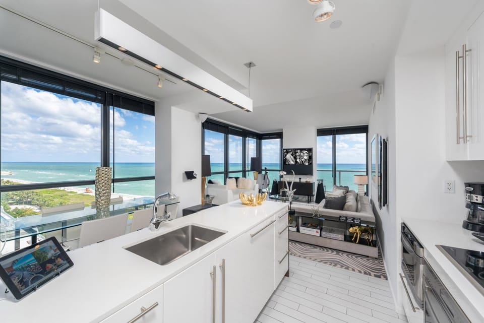 Stunning 3B Oceanfront at South Beach - 1229 Apartment in South Beach Miami