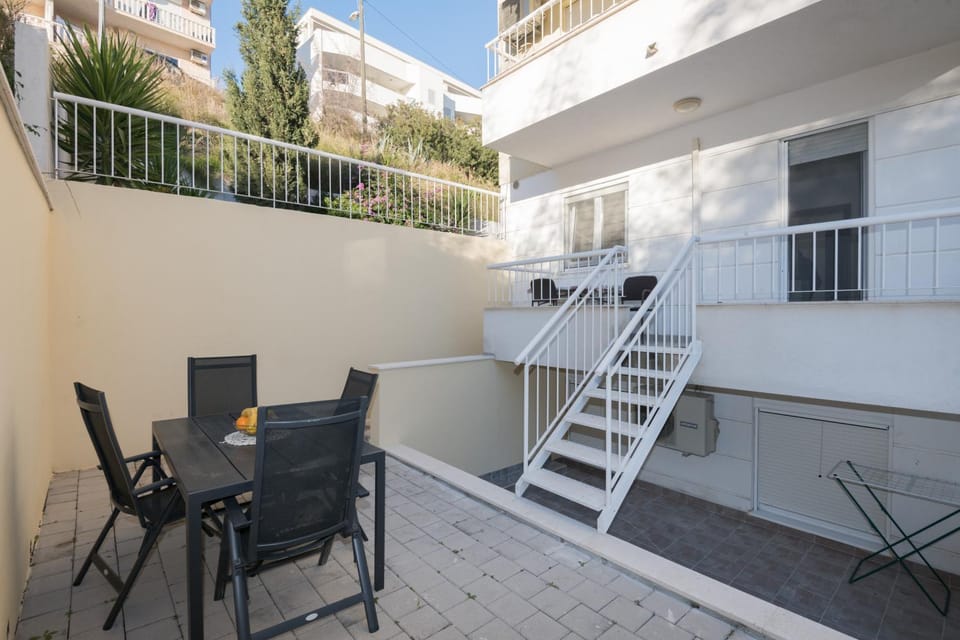 Patio, Day, Balcony/Terrace