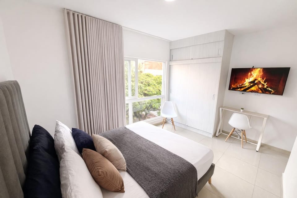 Communal lounge/ TV room, Bed, TV and multimedia, Living room, Photo of the whole room, Seating area, Evening entertainment, Bedroom, flat iron