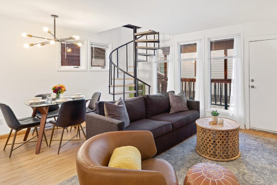 Comfort, Style, Short Walk to Town Park & Gondola condo Apartment in Telluride