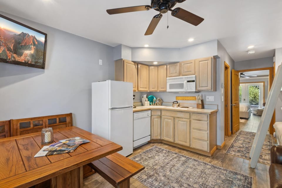 Ground Floor on River Trail, Walk to Ski condo Apartment in Telluride