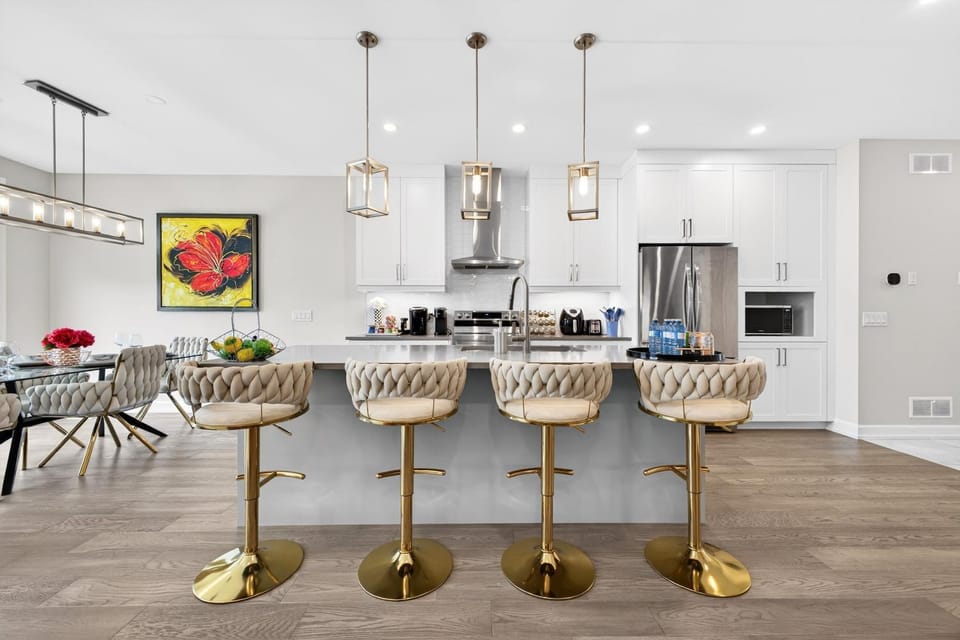 Kitchen or kitchenette, Living room, Seating area