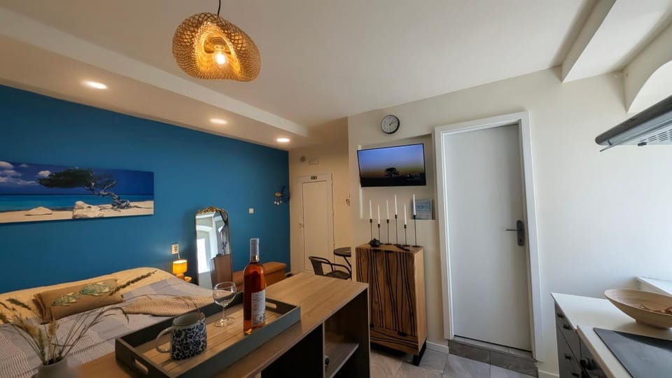 Sea Hideaway Studio Walk to Beach & Bus to Split Apartment in Šibenik-Knin County, Croatia