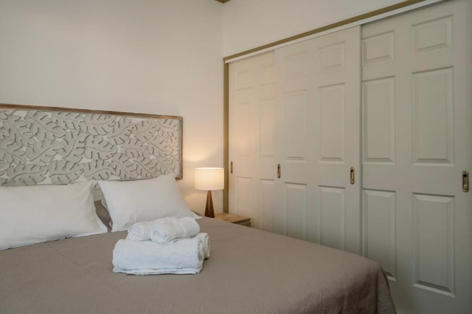 Bed, Bedroom, towels, wardrobe