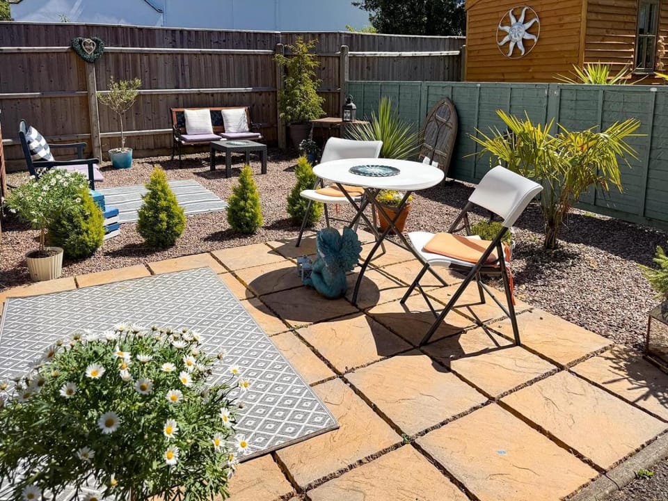 The Sashes - Cozy Apartment - FREE Parking - Ultrafast WIFI - Smart TV - Netflix - sleeps up to 6! Close to Poole Town Center & Sandbanks & Bournemouth Apartment in Poole