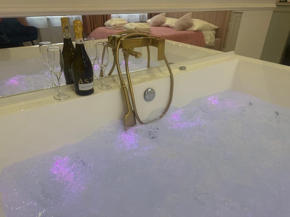 Hot Tub, Bath