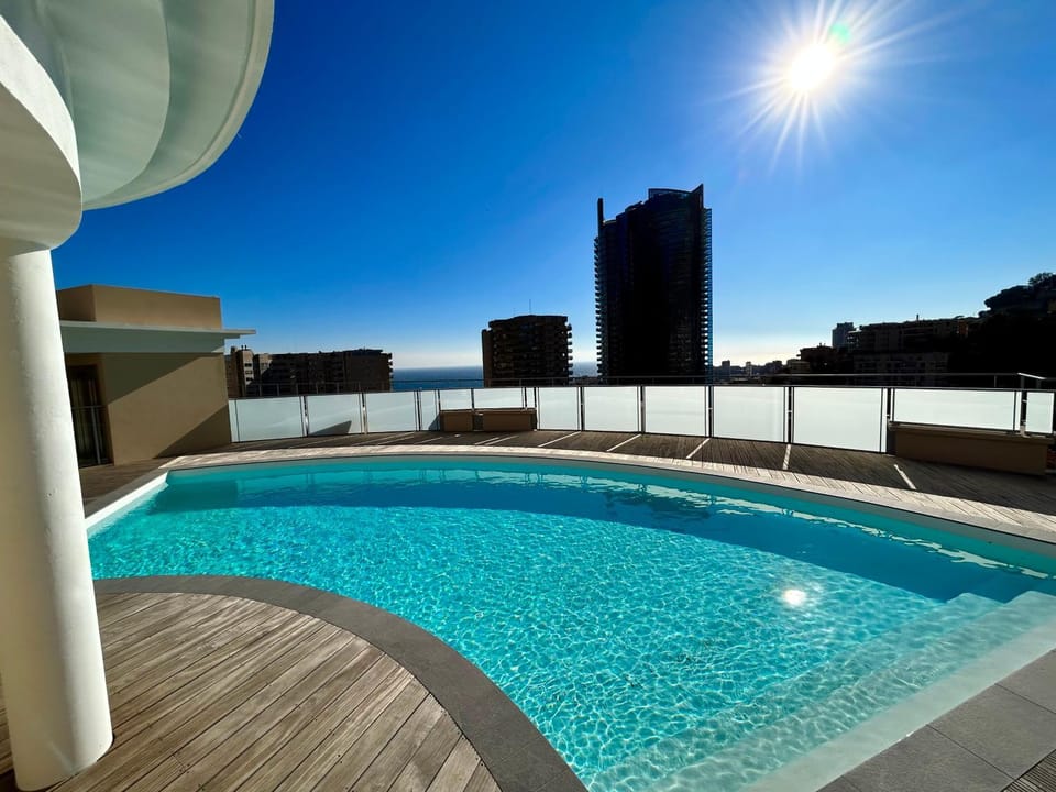 Luxueux Studio Neuf - Frontière Monaco - Piscine - Parking privé Apartment in Monaco