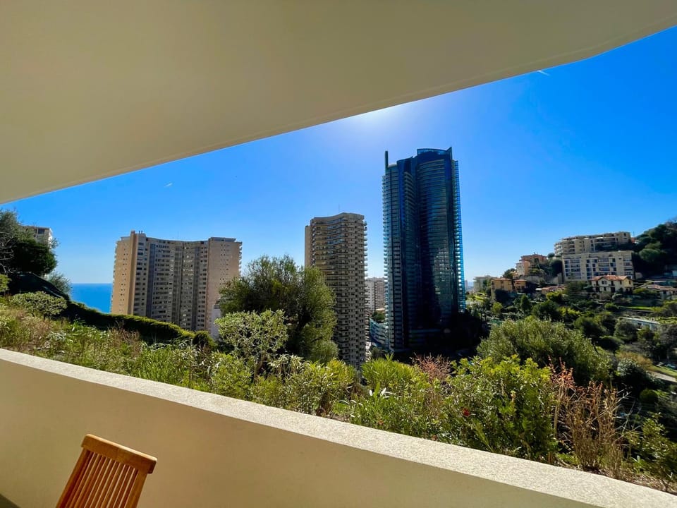 Luxueux Studio Neuf - Frontière Monaco - Piscine - Parking privé Apartment in Monaco