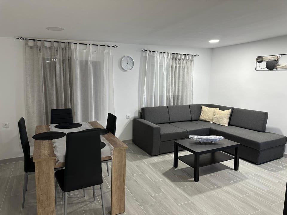 TV and multimedia, Living room, Dining area