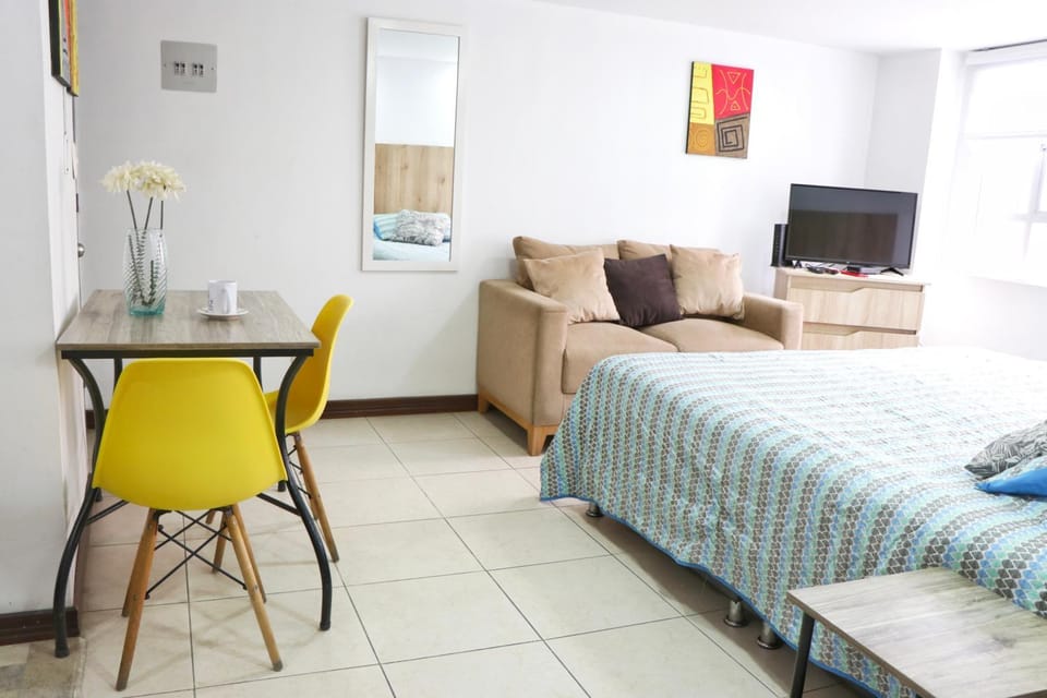 Acogedor apartaestudió norte cama king cerca Av de los estudiantes Apartment in Pasto