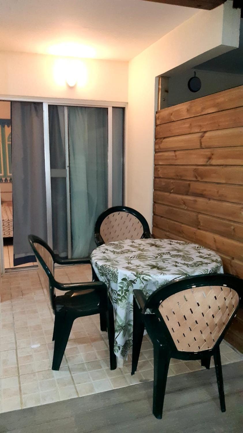 Agréable studio avec terrasse et vue sur la Marina Apartment in Les Trois-Îlets