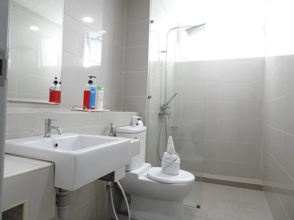 reSTARY - K Universe, Sutera Avenue Infinity Pool - Imago Opposite - KK City- 3BR,10Pax 来沙旅 K歌宇宙主题公寓 - 无边际日落海景泳池 - Imago商场对面 - KK市中心 - 3房10人 Apartment in Kota Kinabalu