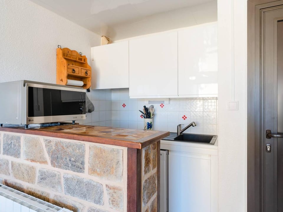 Appartement lumineux à Gruissan, 2 chambres, proche plage, parking sécurisé, mini-box WIFI, non-fumeur - FR-1-409A-15 Apartment in Gruissan