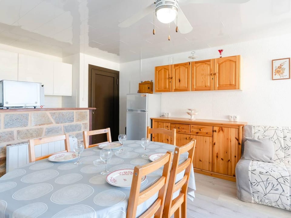 Appartement lumineux à Gruissan, 2 chambres, proche plage, parking sécurisé, mini-box WIFI, non-fumeur - FR-1-409A-15 Apartment in Gruissan