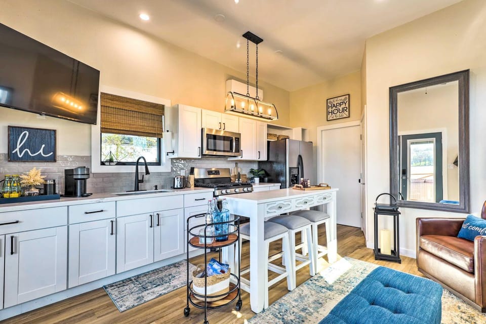 New-Build Waterfront Cabin, Lake Conroe Cabin in Lake Conroe