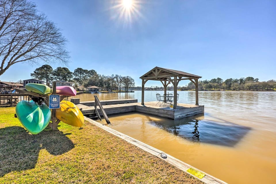 New-Build Waterfront Cabin, Lake Conroe Cabin in Lake Conroe