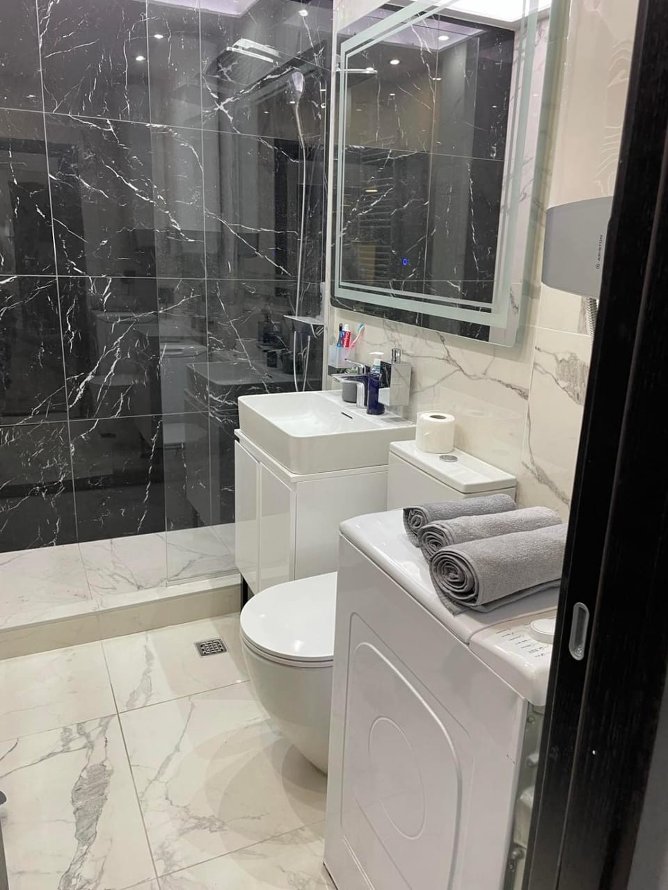 Shower, Toilet, towels