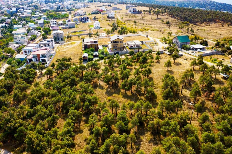 Property building, Spring, Day, Neighbourhood, Natural landscape, Bird's eye view, City view, Mountain view, Street view